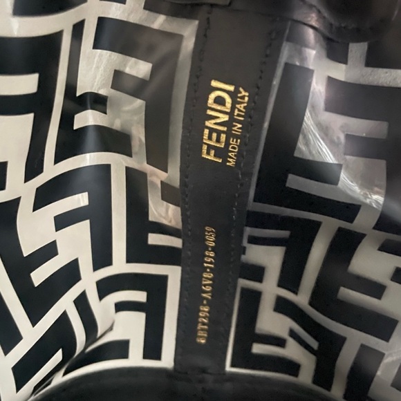 👑✅PRICE FIRM✅ AUTHENTIC FENDI  PVC Mon Tresor Small Bucket Bag - Picture 9 of 16